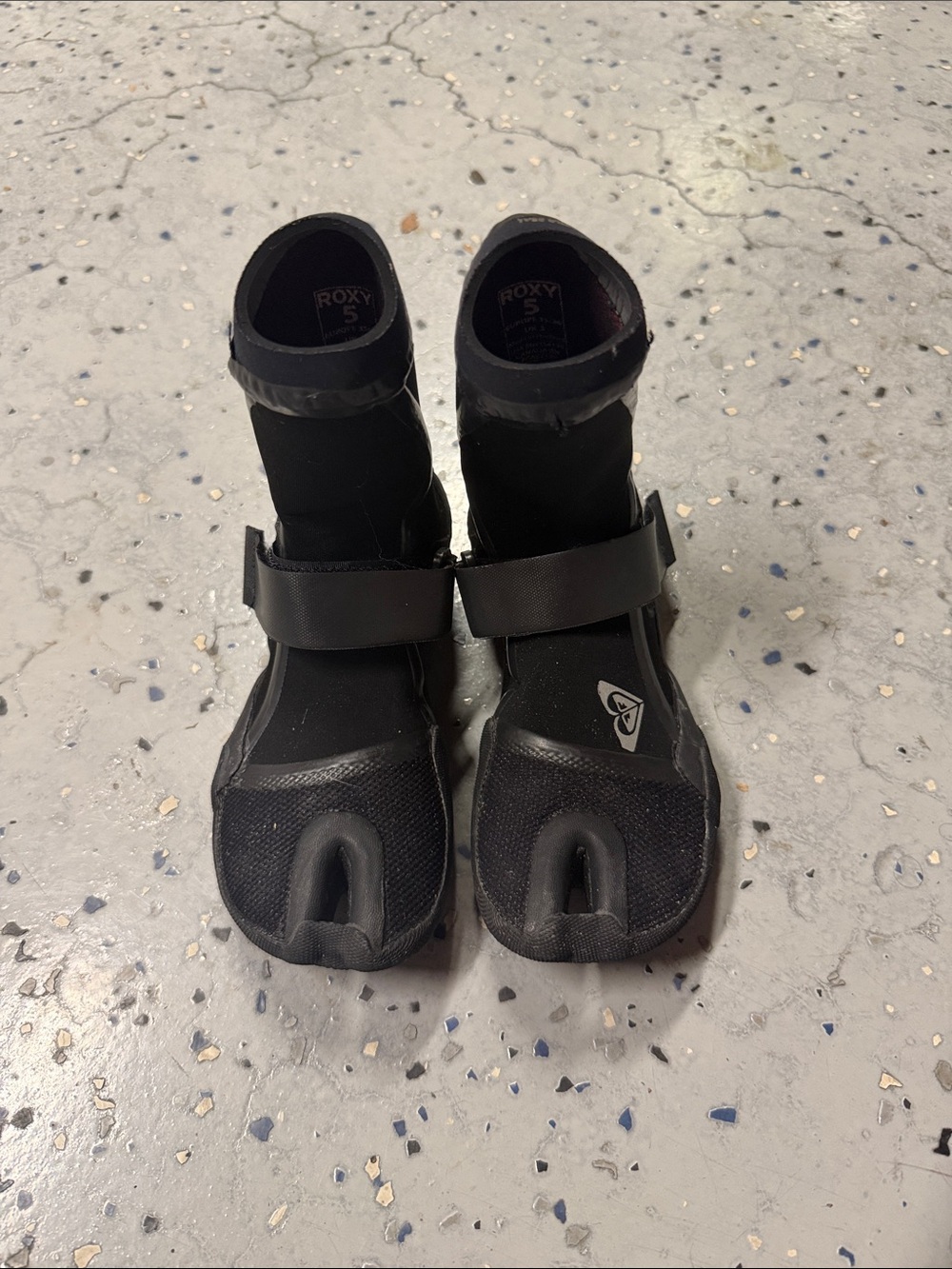 Roxy 3mm split toe wetsuit booties